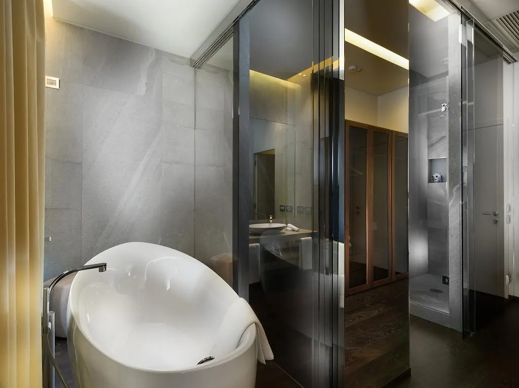 The Glamore Milano Duomo 5*, Milan Italie