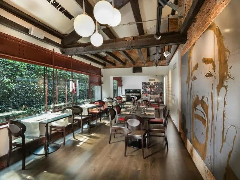 The Glamore Milano Duomo Hotel