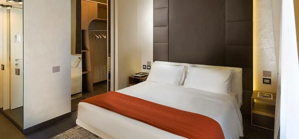 ***** Hotel The Glamore Milano Duomo Italie