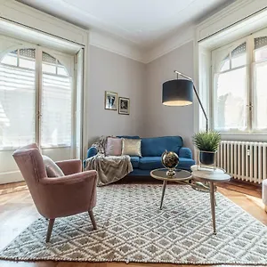 Joivy Sophisticated 3-bed Flat With Desk Appartement
