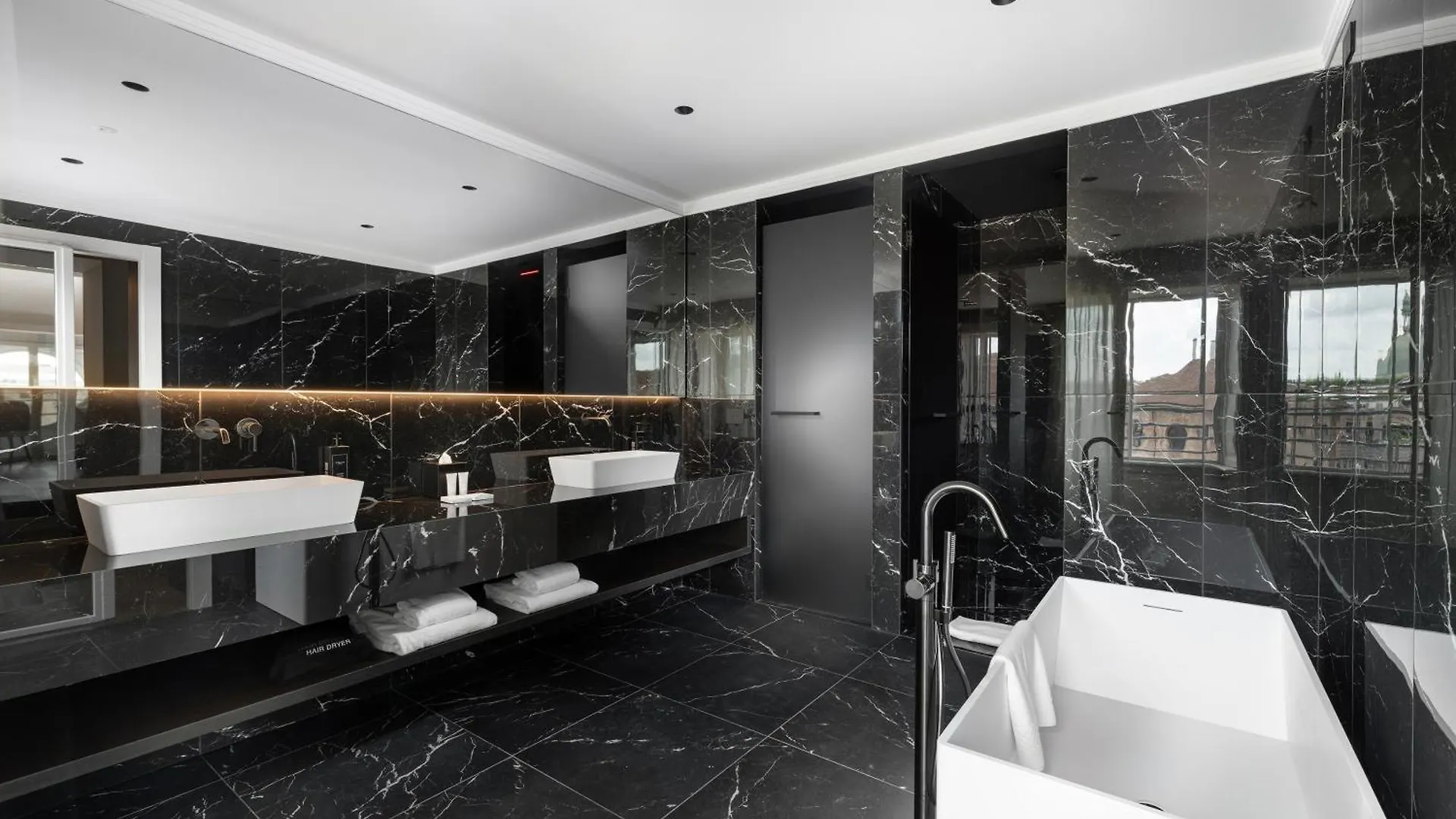 The Glamore Milano Duomo Hotel