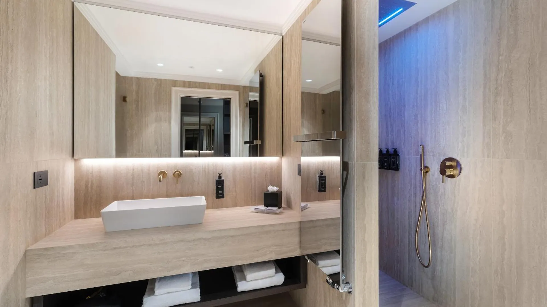 The Glamore Milano Duomo Hotel Milan